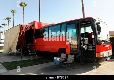 Rotel coach, un bus mobile intégrant un hôtel, en un camp site, Los Angeles, Californie, USA Banque D'Images