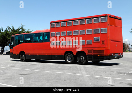 Rotel coach, un bus intégrant un hôtel mobile, voyager près de Monterey, Californie, États Unis, Amérique du Nord Banque D'Images