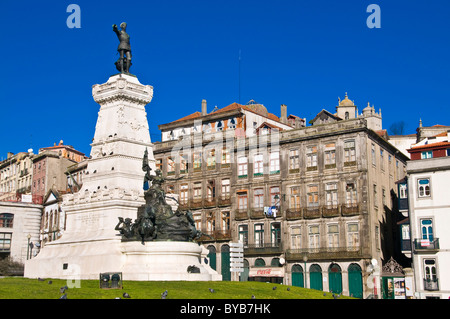 Statue du Prince Henri le Navigateur, de la vieille ville de Porto, Portugal, Europe Banque D'Images