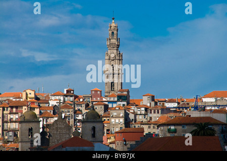 Église Clérigos avec vue panoramique sur Porto, Portugal, Europe Banque D'Images