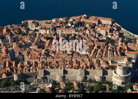 Vue sur Dubrovnik, sur la côte de la mer Adriatique, la Croatie, l'Europe Banque D'Images