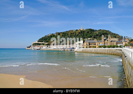 La baie de la Concha, plage, bord de mer, du port, Mt Mounte Urgull, San Sebastian, Pays Basque, Pays Basque, Espagne, Europe Banque D'Images