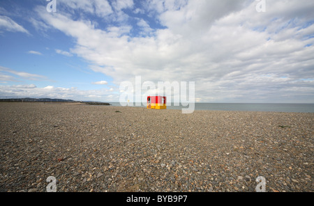 Gardes vie hut sur Bray beach dans le sud de l'Irlande Banque D'Images