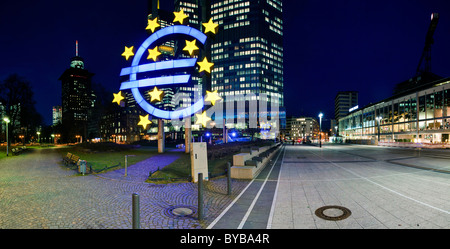Symbole de l'euro face à la BCE, Banque centrale européenne, Francfort am Main, Hesse, Germany, Europe Banque D'Images