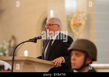 Association allemande de football, Theo Zwanziger, président DFB la parole dans la Basilique de St Kastor au cours d'un service œcuménique Banque D'Images