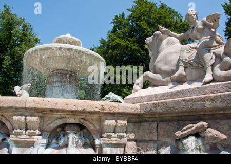 Wittelsbacher Brunnen fontaine à Lenbach Platz à Munich, Bavière, Allemagne. Banque D'Images