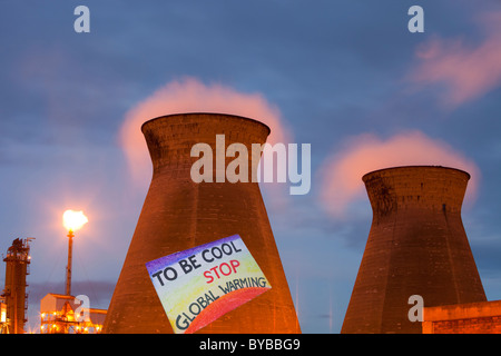 L'Ineos raffinerie de pétrole à Grangemouth dans le Firth of Forth, Ecosse, Royaume-Uni. Banque D'Images