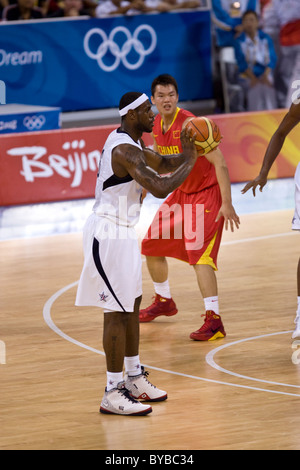 Lebron James (US) USA-Chine men's basketball action aux Jeux Olympiques d'été 2008, Pékin, Chine Banque D'Images