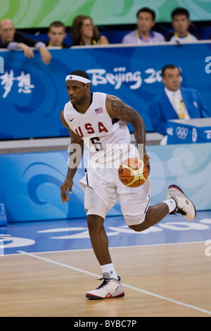 Lebron James (US) USA-Chine men's basketball action aux Jeux Olympiques d'été 2008, Pékin, Chine Banque D'Images