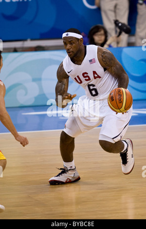 Lebron James (US) USA-Chine men's basketball action aux Jeux Olympiques d'été 2008, Pékin, Chine Banque D'Images