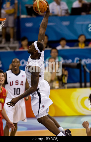 Lebron James (US) USA-Chine men's basketball action aux Jeux Olympiques d'été 2008, Pékin, Chine Banque D'Images