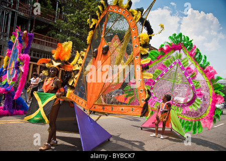 Lancé par un grand défilé dans le style des Caraïbes, le DC Caribbean Carnival est organisé chaque année à Washington, DC. Banque D'Images