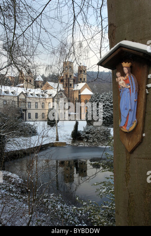 L'Abbaye de Maria Laach en hiver, abbaye bénédictine, Maria Laach, Rhénanie-Palatinat, Allemagne, Europe Banque D'Images