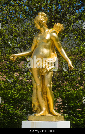 Le palais Schloss Schwetzingen, statue de la déesse Diane de chasse dans les jardins du palais, Schwetzingen, Palatinat électoral Banque D'Images