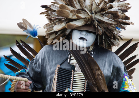 Eagle Tail, un amérindien de la tribu des Micmacs du Canada, des danses à la guérison l'esprit Pow Wow en Mt. Spacieuse, au Maryland. Banque D'Images