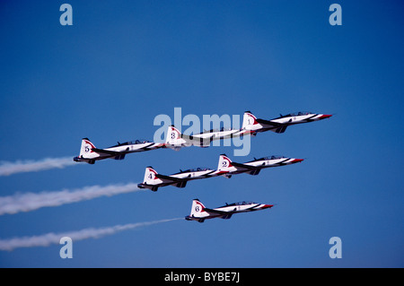 Salon International de l'aéronautique d'Abbotsford, BC, en Colombie-Britannique, Canada - Thunderbirds US Air Force volant en formation serrée à l'Air Show Banque D'Images