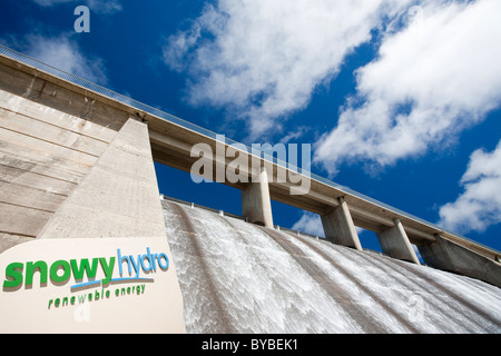 Gathega alimentant le barrage de l'eau pour pouvoir Guthega power station dans le cadre de l'hydro Snowy Mountains scheme Banque D'Images