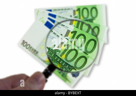 L'euro sous une loupe Banque D'Images