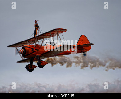 Boeing Stearman Breitling, l'équipe de démonstration de la marche de l'aile Banque D'Images