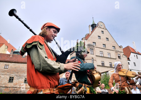 Les musiciens jouant des instruments au mariage de Landshut, 2009 un grand spectacle médiéval, Landshut, Basse-Bavière, Bavière Banque D'Images