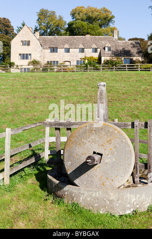 Un vieux moulin en pierre apple cider en face de Stanton à l dans le village de Cotswold Stanton, Gloucestershire Banque D'Images