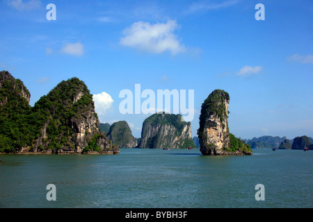 La baie d'Halong, site classé au patrimoine mondial, le Nord Vietnam, Vietnam, Asie Banque D'Images