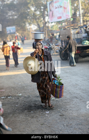 La Birmanie, Myanmar, Birmanie,20100223, la femme sur le marché Banque D'Images