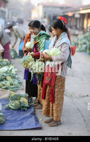 La Birmanie, Myanmar, Birmanie,20100223, la femme sur le marché Banque D'Images