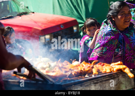 Poulet grillé, festival de San Sebastian, Zinacantán, Chiapas, Mexique, 10 km à l'extérieur de San Cristobal de las Casas Banque D'Images