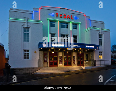 Anciennement un cinéma l'illuminé le Regal dans Bathgate Lothian de l'ouest de l'Écosse est désormais un théâtre communautaire Banque D'Images