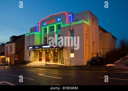 Anciennement un cinéma l'illuminé le Regal dans Bathgate Lothian de l'ouest de l'Écosse est désormais un théâtre communautaire Banque D'Images