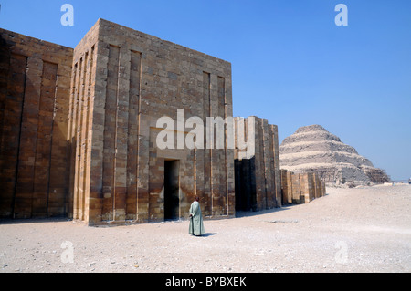 Saqqara temple complexe par la Pyramide de Djoser ou Pyramide près de Memphis, Egypte Banque D'Images