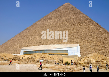 Khufu musée de bateau solaire, le Roi Khéops le musée à la base de la Grande Pyramide, Giza, Le Caire, Egypte Banque D'Images