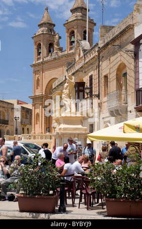 L'église de Marsaxlokk village qui est dédiée à Notre-Dame du Rosaire de Pompéi, la Madone Banque D'Images