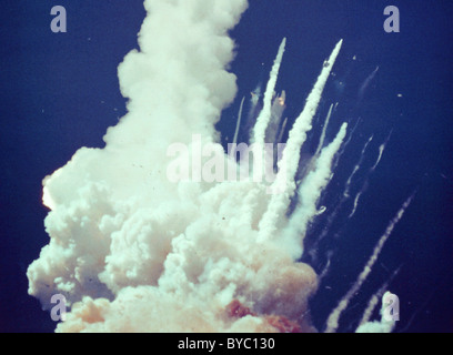 En cas de catastrophe de la navette spatiale Challenger, Challenger explose peu après son décollage. Banque D'Images