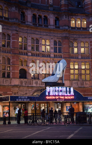 Le Palace Theatre, 2010- montrant 'PRISCILLA', Cambridge Circus, Shaftesbury Avenue, London, W1 Banque D'Images