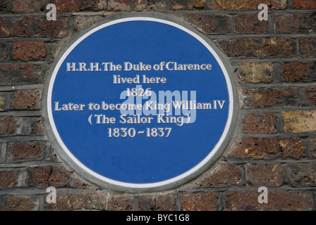 Blue plaque sur le mur d'une maison où vivait le duc de Clarence Charles Street Londres W1