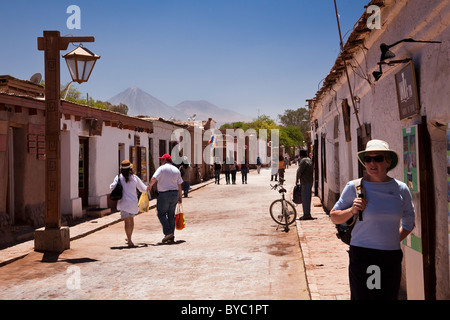 Rue principale de San Pedro de Atacama, Chili, Amérique du Sud. Banque D'Images