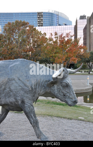 Transport de bétail ensemble de sculptures de Robert Summers à Pioneer Plaza par le Centre de Convention de Dallas, Texas, USA Banque D'Images