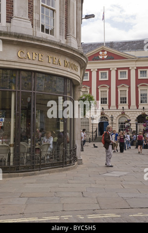 Helen's Square, New York, avec Betty's Tea Rooms et la Mansion House. Banque D'Images