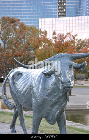 Transport de bétail ensemble de sculptures de Robert Summers à Pioneer Plaza par le Centre de Convention de Dallas, Texas, USA Banque D'Images