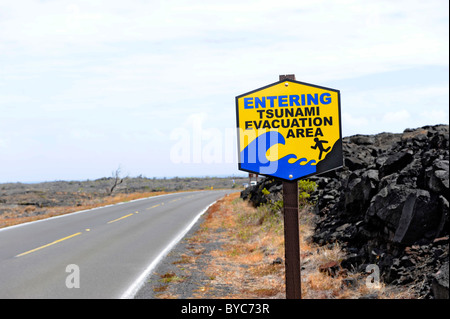 Panneau d'avertissement de tsunami Hawaii Volcanoes National Park Océan Pacifique Kilauea lave Banque D'Images