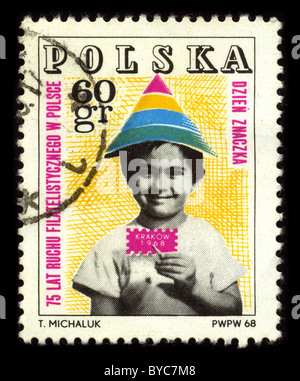 Pologne-circa 1968:un timbre imprimé en Pologne montre image de la Polonaise de 75 ans, vers 1968 timbres. Banque D'Images