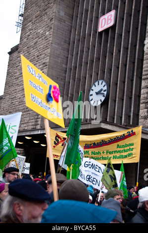 Stuttgart - Jan 29, 2011 : manifestation contre le projet de chemin de fer S21 Banque D'Images