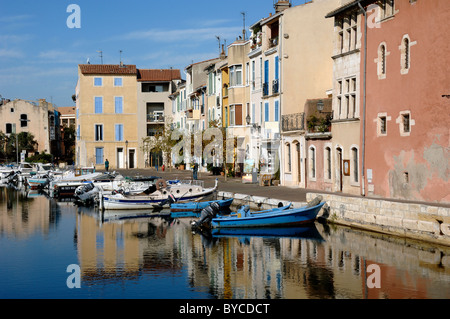 Maisons canalside sur le Canal St Sébastien ou Miroir aux oiseaux, Île Brescon, Martigues (la Venise de Provence) Provence France Banque D'Images