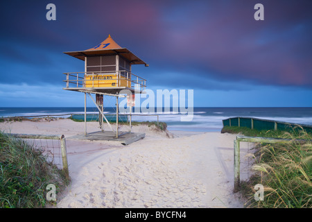 Lifeguard hut sur australian beach Banque D'Images