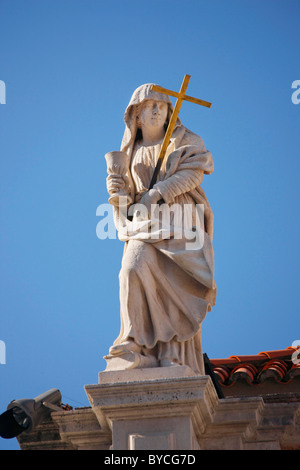 Sculpture sur toit de la cathédrale de Dubrovnik, Croatie Banque D'Images