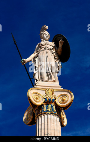 Statue d'Athéna, déesse de la sagesse, en face de l'Académie d'Athènes.Grèce Banque D'Images