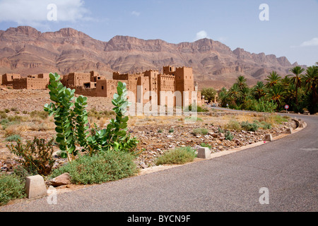 L'architecture de la Kasbah, dans le village de Tinzouline dans la vallée du Draa, Maroc. Banque D'Images