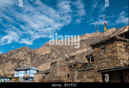 Maisons en pierre du village de Ghyaru traditionnelle tibétaine dans la région du Népal Annapurna Mustang Banque D'Images